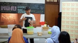 Makan Tempe "Mentah", Baik Untuk Otak Kedua ~ Workshop Tempe Agus Priyanto